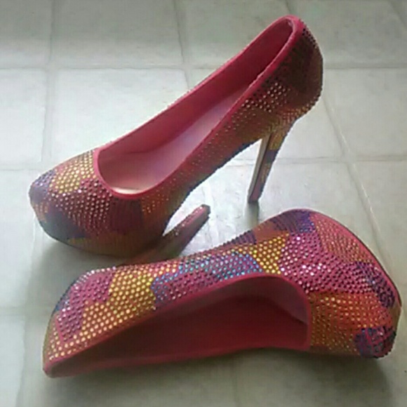 Women's Breckelle's Pump Heels - Picture 4 of 5